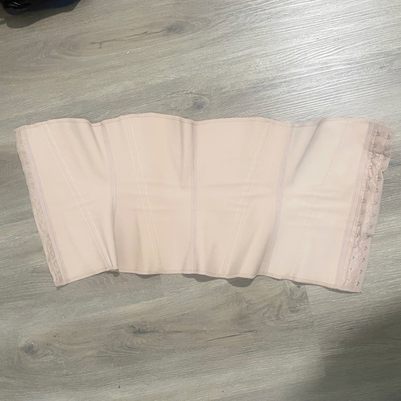 Sqweem Perfect Waist Trainer Small - Picture 2 of 3